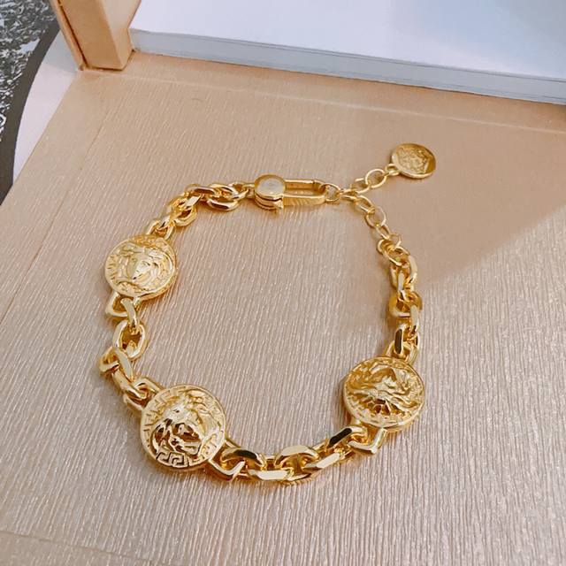 High quality Versace bracelet Medusa head original goods counter new model open