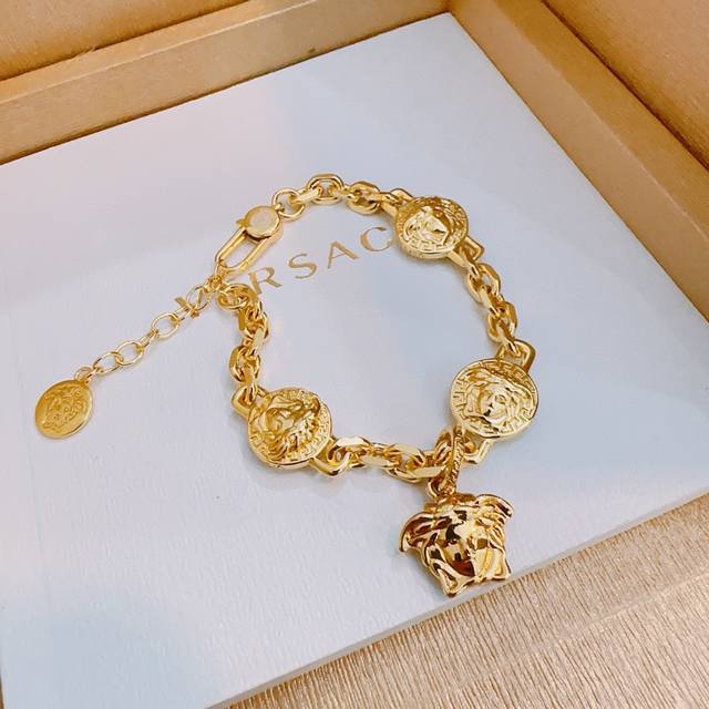 High quality Versace bracelet Medusa head original goods counter new model open