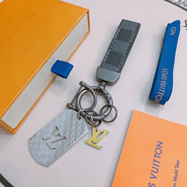 New product release Lv keychain Lv bag buckle latest model bag pendant with hig