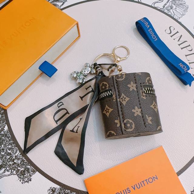 New product release Lv keychain Lv bag buckle latest model bag pendant with hig