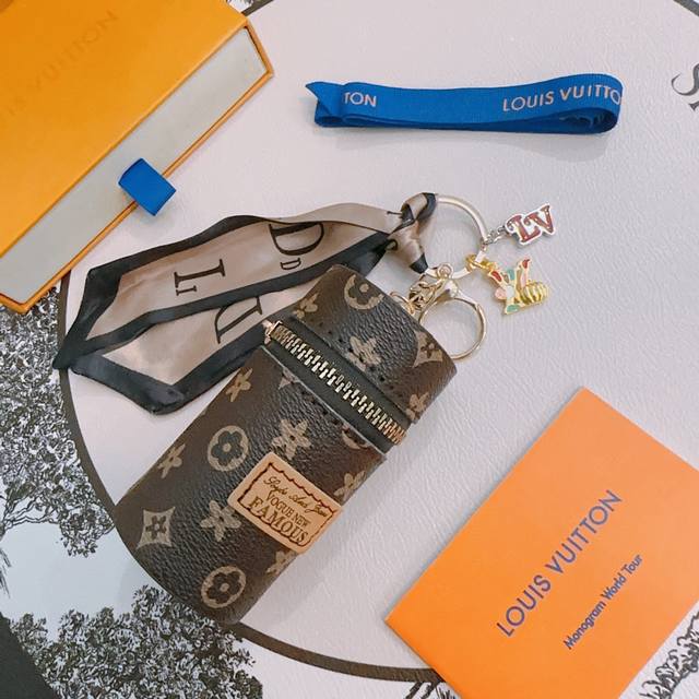 New product release Lv keychain Lv bag buckle latest model bag pendant with high