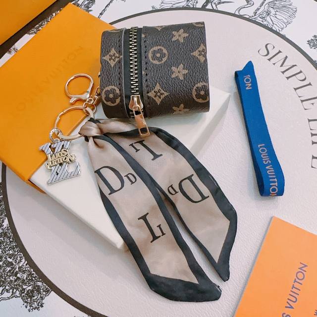 New product release Lv keychain Lv bag buckle latest model bag pendant with hig