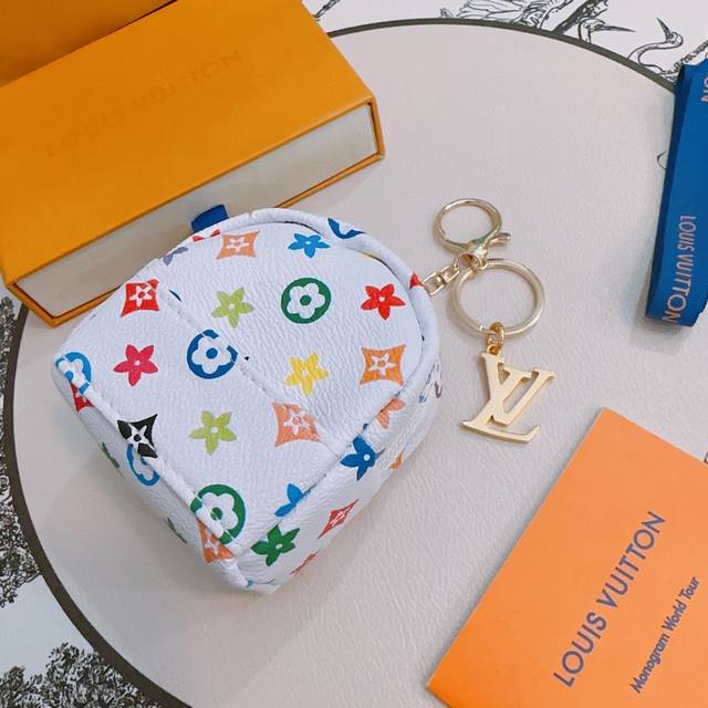 New product release Lv keychain Lv bag buckle latest model bag pendant with hig