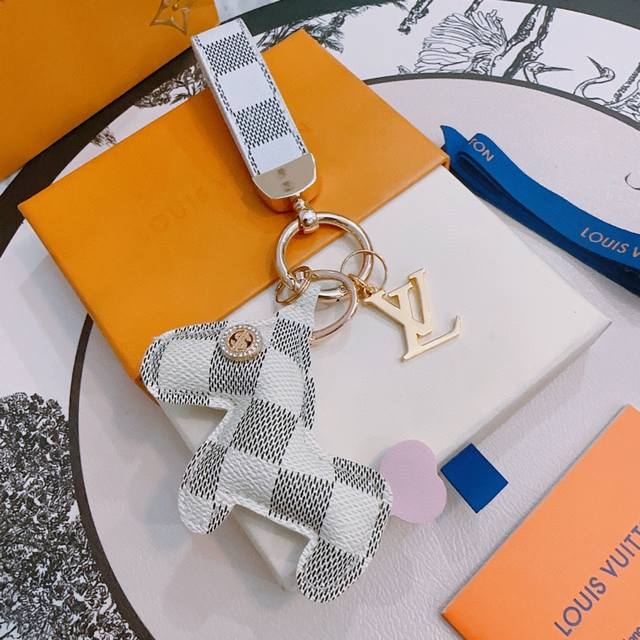 New product release Lv keychain Lv bag buckle latest model bag pendant with hig