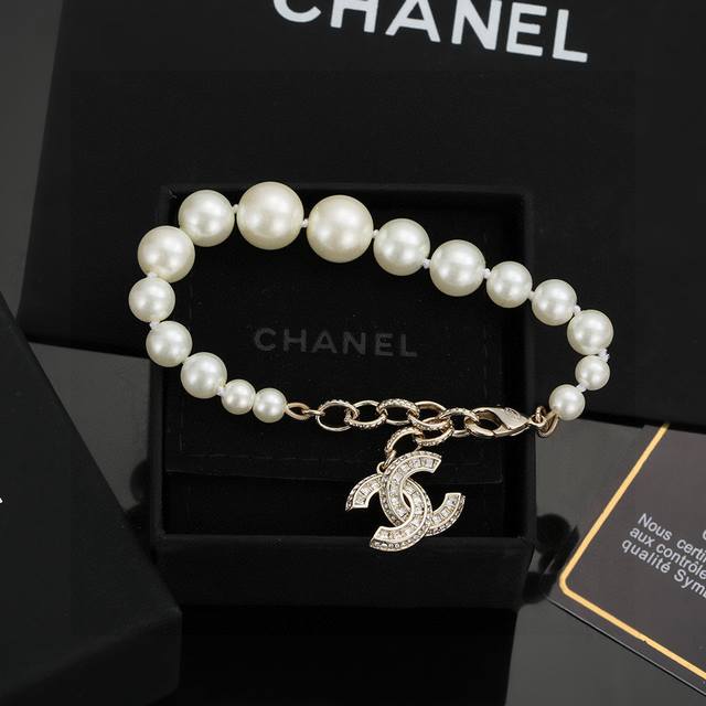 Chanel classic Chanel Chanel's hot new exquisite pearl bracelet is shipped. Chan