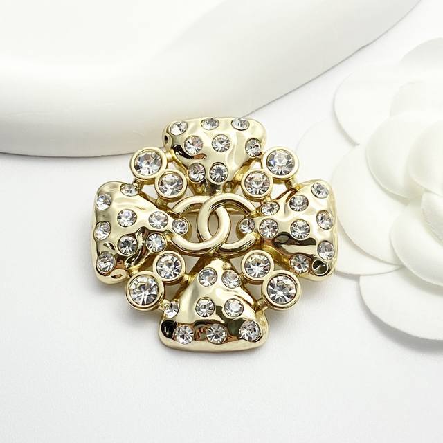 code A712 Chanel brooches are hot-selling and new products are available Chan 2