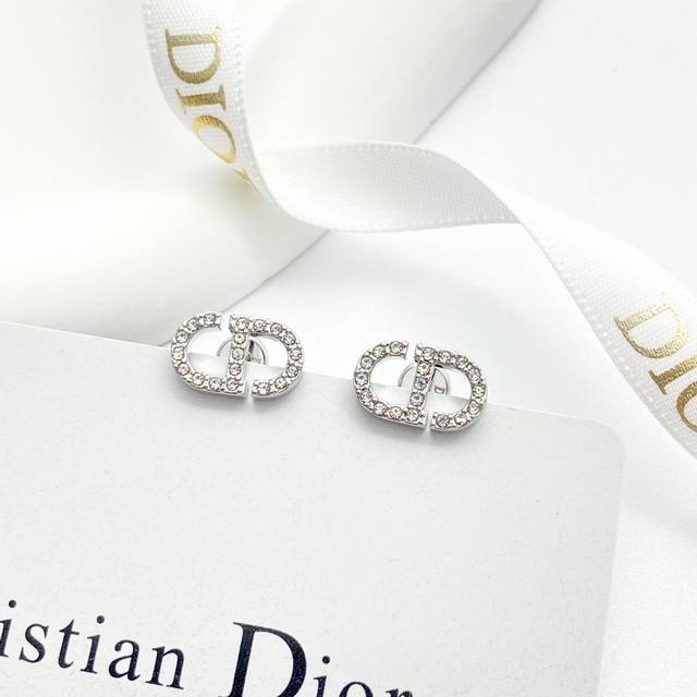 Code Ece066 Zp version Dior earrings are hot-selling models and are now on sale