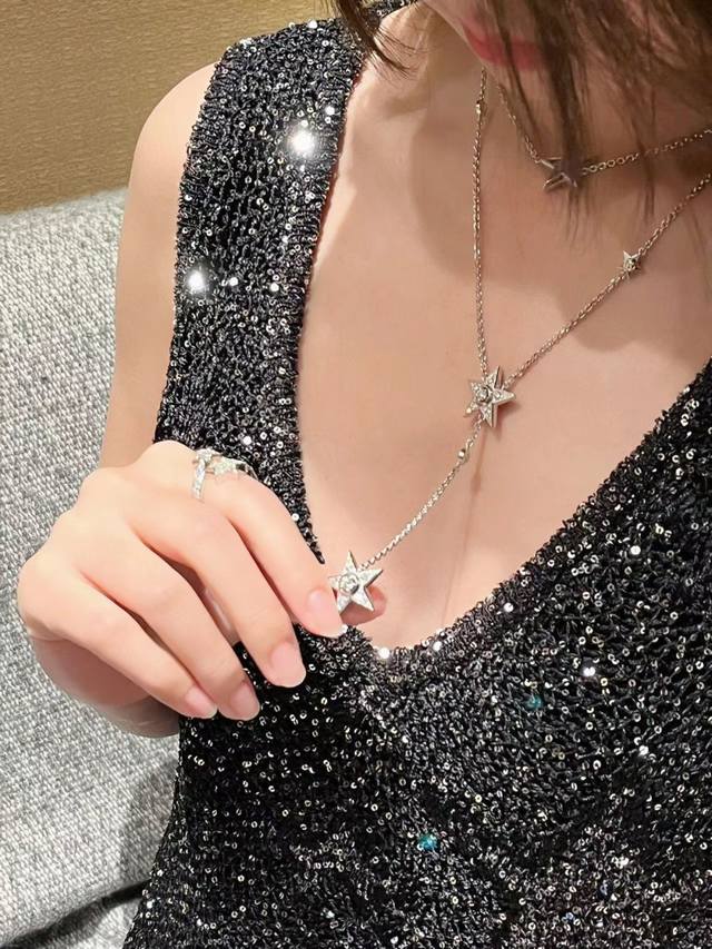 We produce comet necklaces, which can be customized with 18K real gold and real