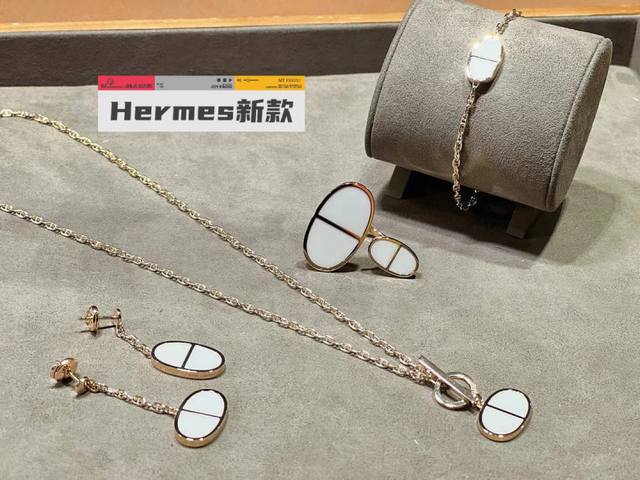 We produce pig nose necklaces, which can be customized with 18K real gold and re