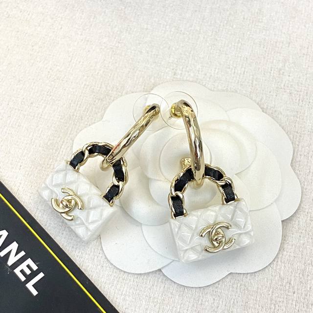 Original mold code Ce058 Zp version Chanel earrings hot sale hot new Enamel lea