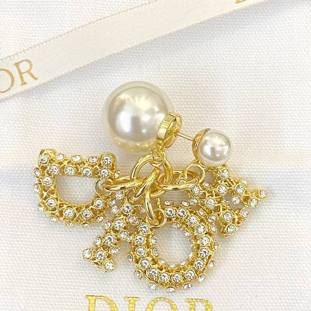 Original mold code Ce057 Zp version Dior earrings hot sale hot new Dior double b