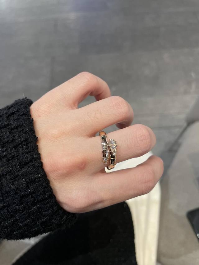 gold, rose gold, silver We produce snake rings, which can be customized with rea