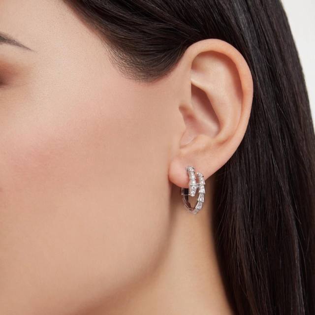 We produce snake-shaped earrings, which can be customized with real gold and re