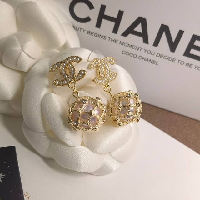 Chanel Chanel pearl braided mesh earrings. The braided ball earrings that have b