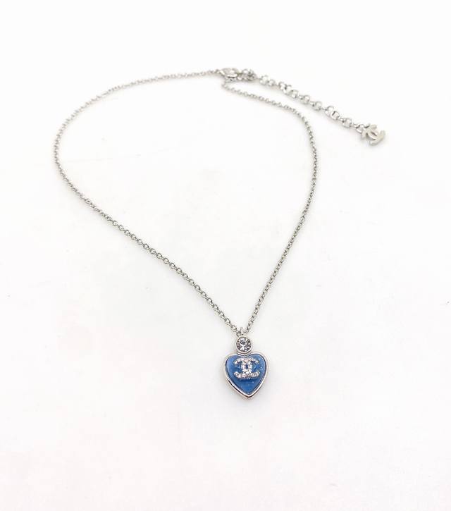 Ch*Nel Latest blue love necklace consistent Zp brass material DDD