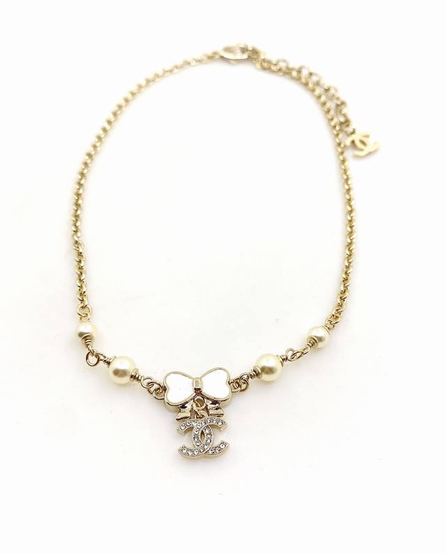 Chanel latest white bow necklace consistent with Z batch brass material DDD