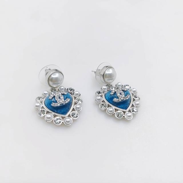 Chanel latest blue heart earrings consistent with Z batch brass material DDD