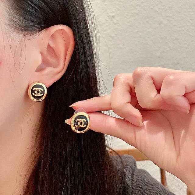 Chanel Chanel vintage earrings There is really no need to introduce the styles o
