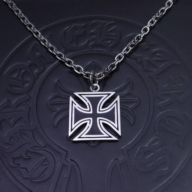 Chrome Hearts necklace, letter chain is so cool. The latest Chrome Hearts neckl