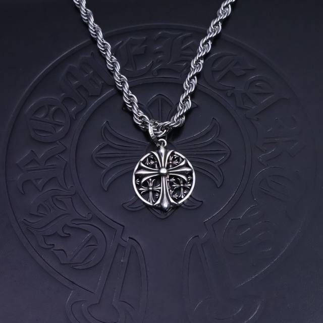 Hot item recommendation: Chrome Hearts necklace, twisted chain is so cool. The