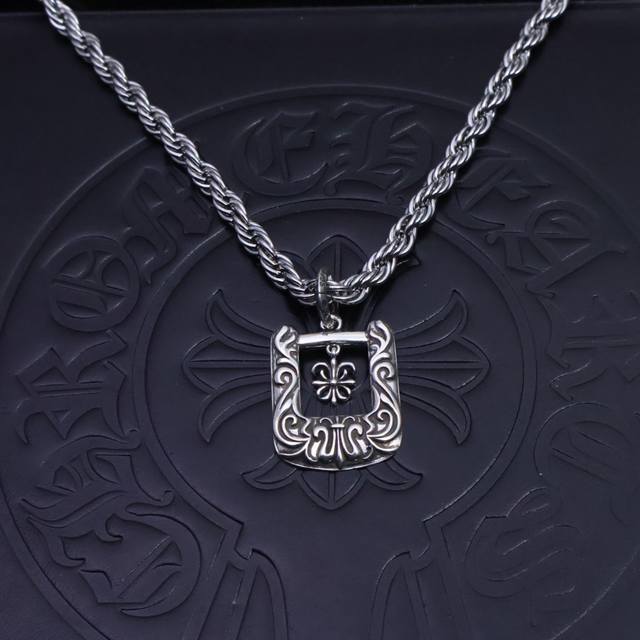 Hot item recommendation: Chrome Hearts necklace, twisted chain is so cool. Chrom