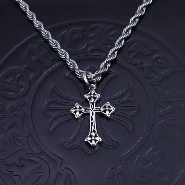 Hot item recommendation: Chrome Hearts necklace, twisted chain is so cool. Chrom