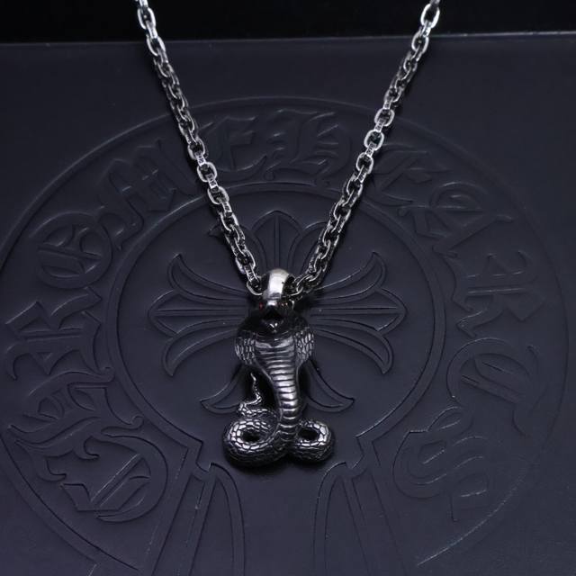 Hot item recommendation: Chrome Hearts necklace, letter chain is so cool. The la