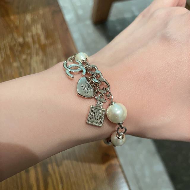 Chanel Chanel vintage bracelet original replica logo Xiaoxiang's styles really n