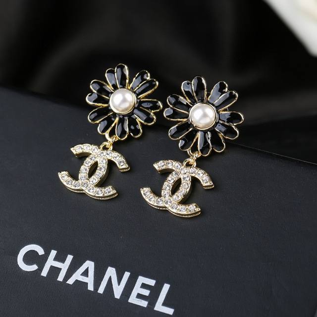 Chanel new oil drop flower earrings counter synchronous new double C earrings e