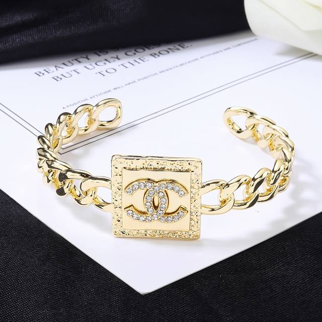 Chanel Chanel full diamond double C bracelet, new products from the official web