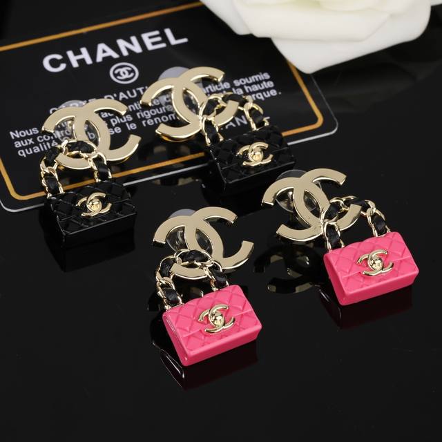 Chanel Xiaoxiang's new bag earrings are made with great detail. This design is v
