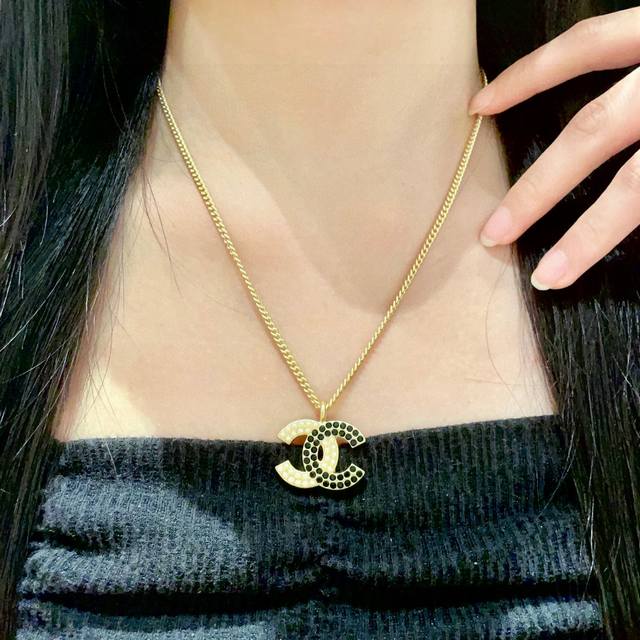Chanel pearl double C color matching necklace DDD