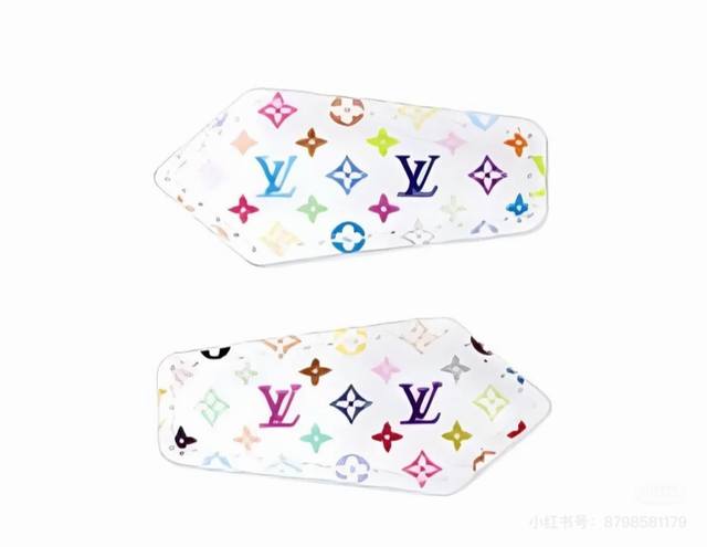 Lv&Black and white tricolor clip has been popular in the fashion circle for a lo