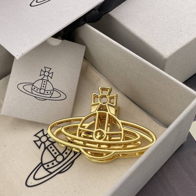 High quality details as shown in the picture Viviennewestwood is so beautiful t