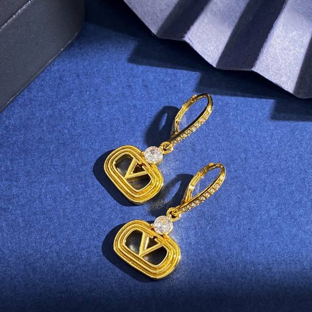 Hl92 Valentino new light luxury diamond-studded rectangular V letter glossy earr
