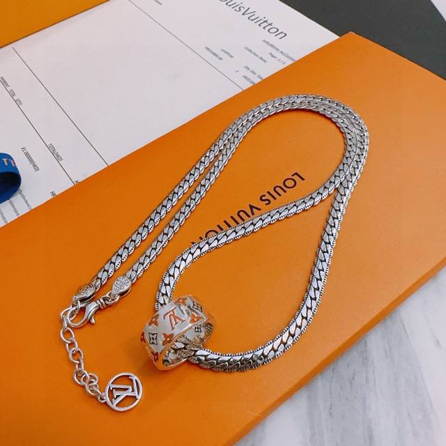 Louis Vuitton Lv necklace original goods, new model from the counter, retro fash