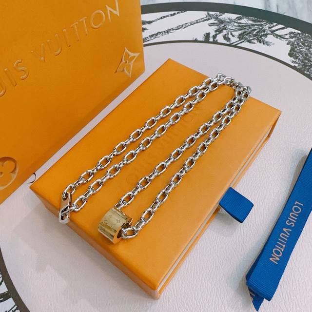 Louis Vuitton Lv necklace original goods, new model from the counter, retro fash