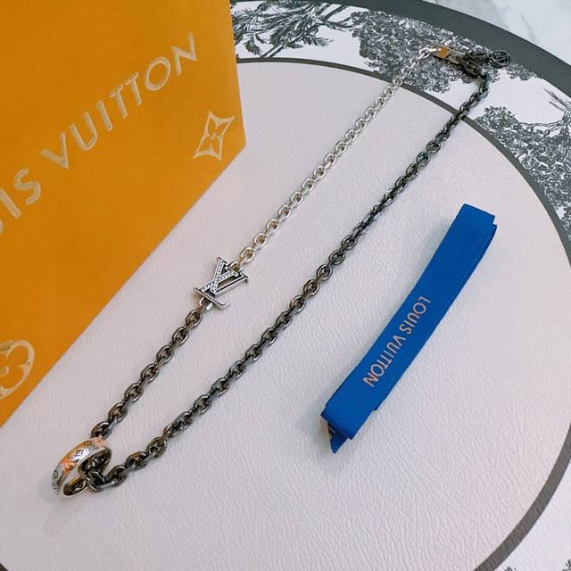 Louis Vuitton Lv necklace original goods, new model from the counter, retro fash