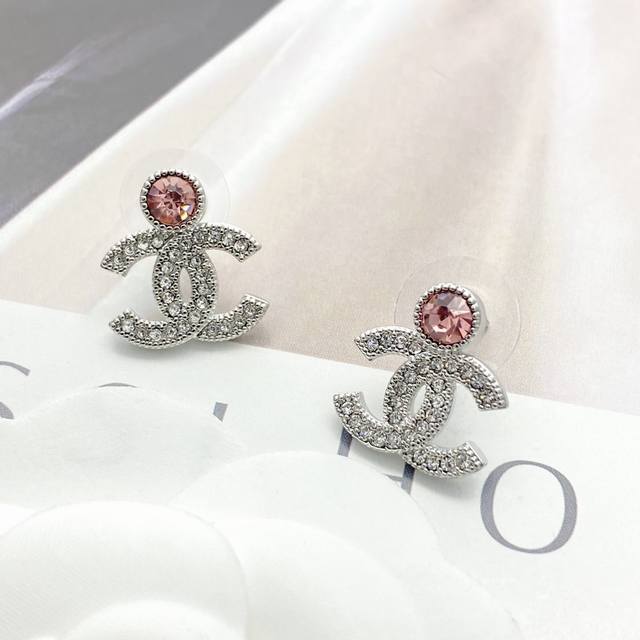 Today's new model code E3112 Chanel earrings are hot-selling and new. Chan 25 s