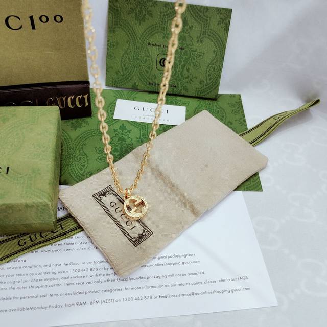 Gucci Textured necklace decorated with engraved patterns Interlocking double G p