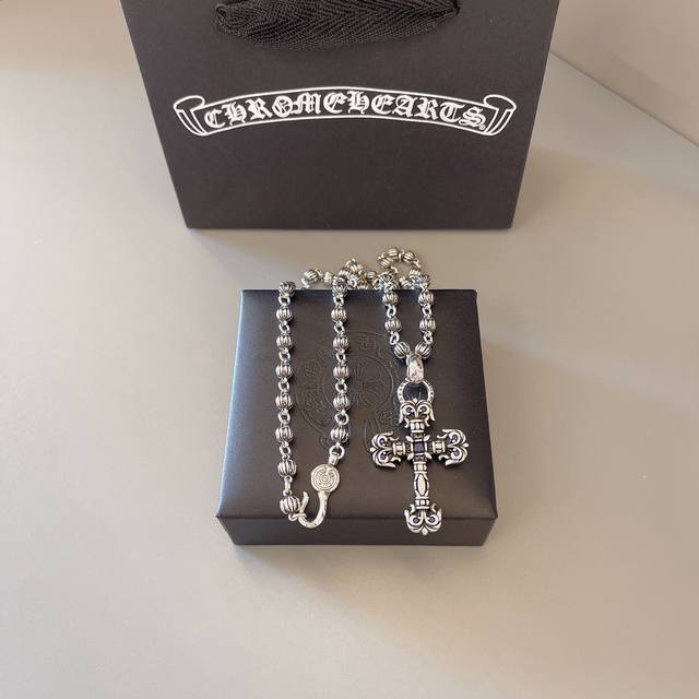 with basket diamond is so cool. The latest model Chrome Hearts will not be rele