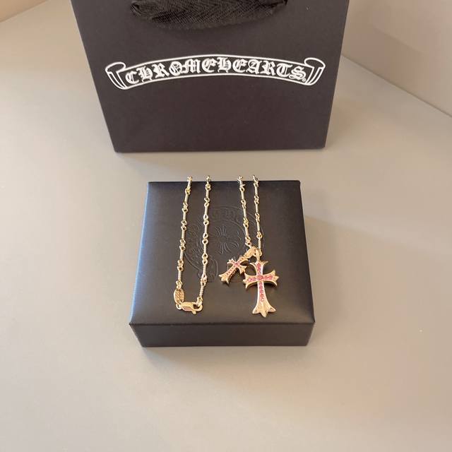 Champagne gold is so cool. The latest model Chrome Hearts DDD. No explosion, no