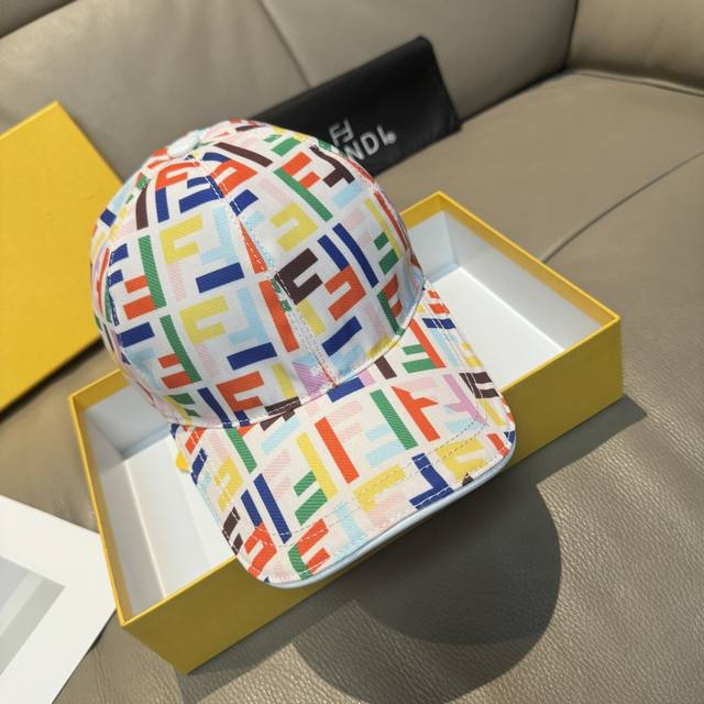 comes with a box bag. This new Fendi baseball cap features a double-F jacquard p