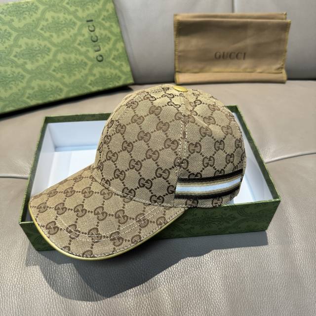 a timeless classic, now in a new color! Includes a box and pouch. This Gucci bas