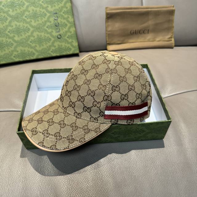 a timeless classic, now in a new color! Includes a box and pouch. This Gucci bas