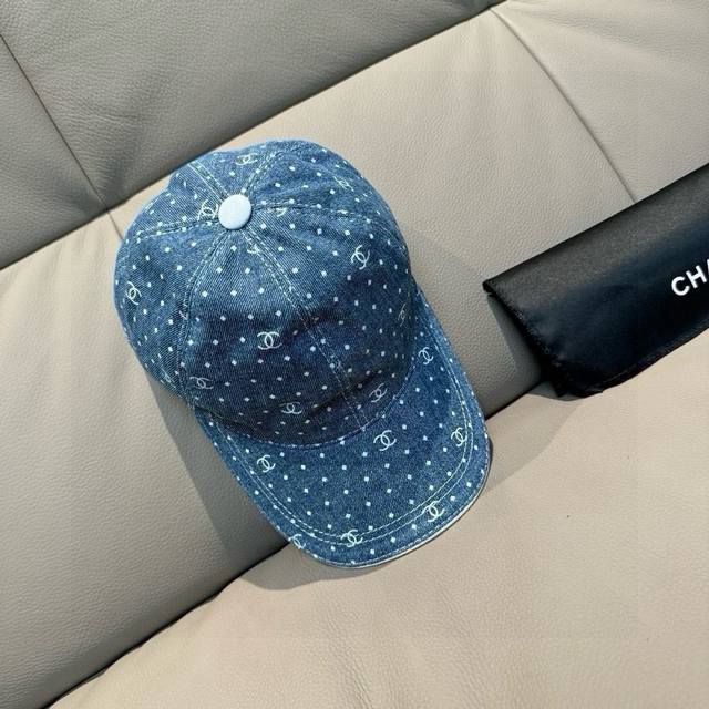 comes with a box bag. This Chanel new original baseball cap features a denim dou