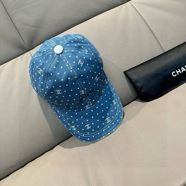 comes with a box bag. This Chanel baseball cap features a denim double C design.