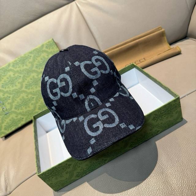 Comes with a fabric bag. New Gucci baseball cap with the large double G. Custom-