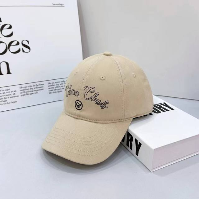 is a popular fashion brand. The new models are a must-have for early autumn wear