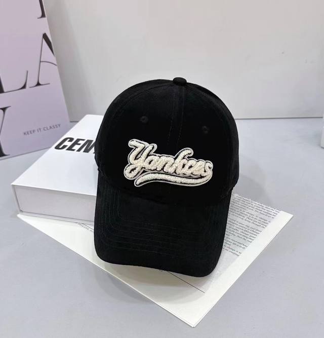 is a popular fashion brand. The new models are a must-have for early autumn wear